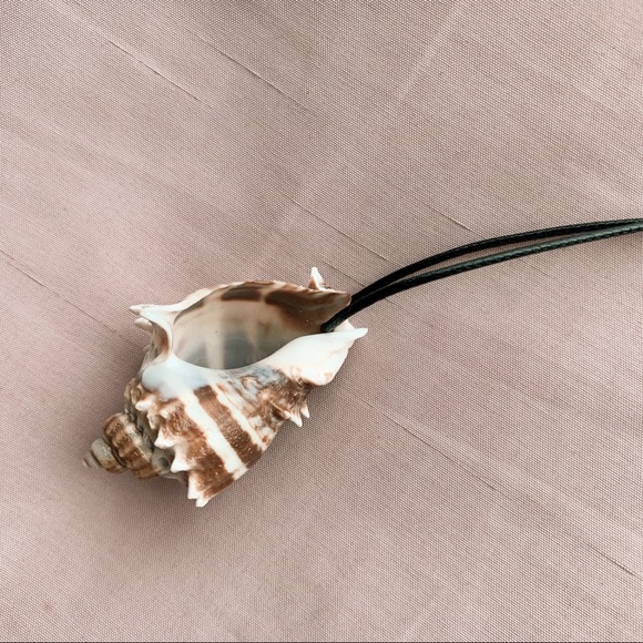 Y2K Shell Necklace - Picture 8 of 8